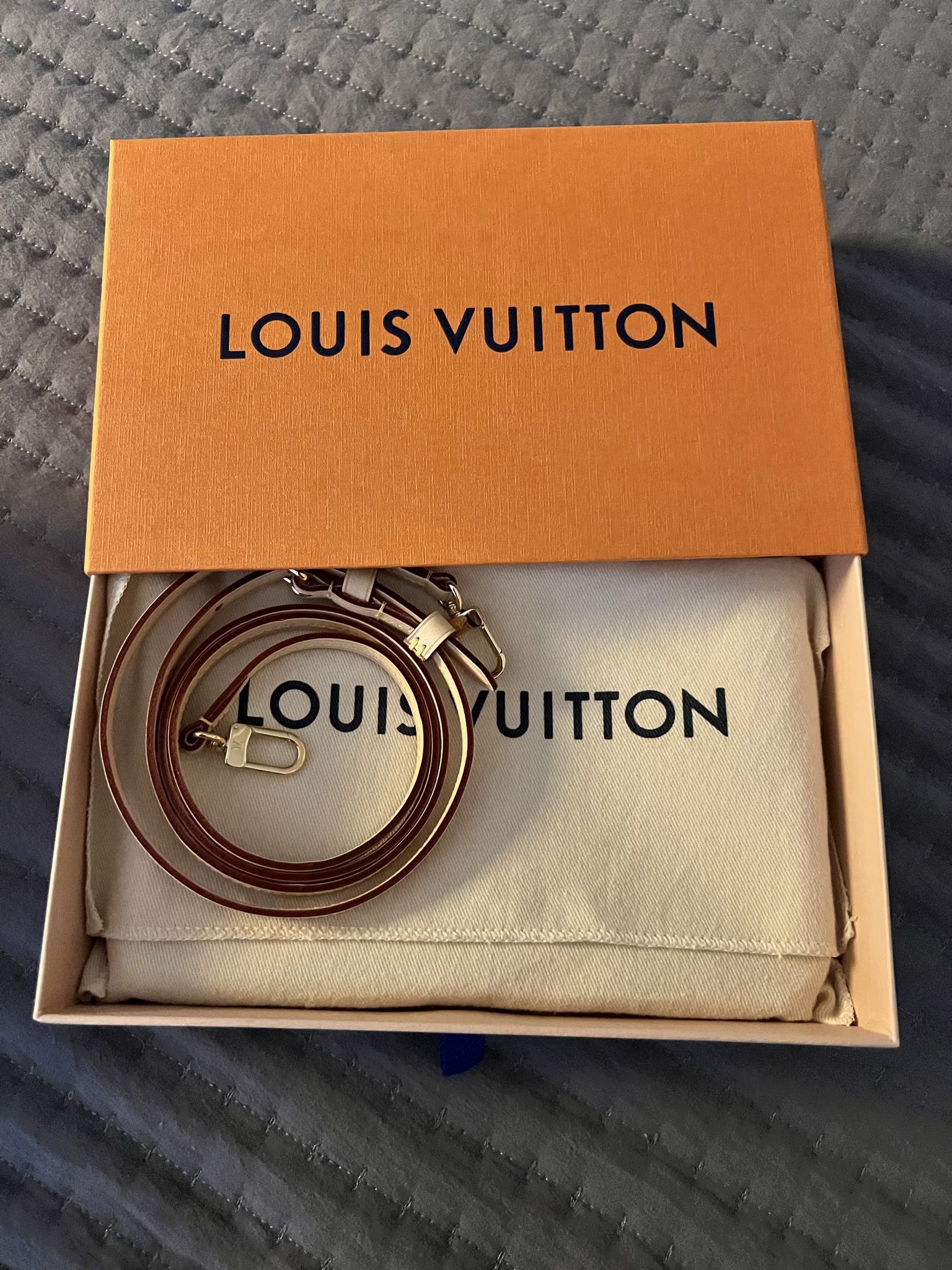 Louis Vuitton Double Zip Pochette Damier Azur for Sale in Hillsboro