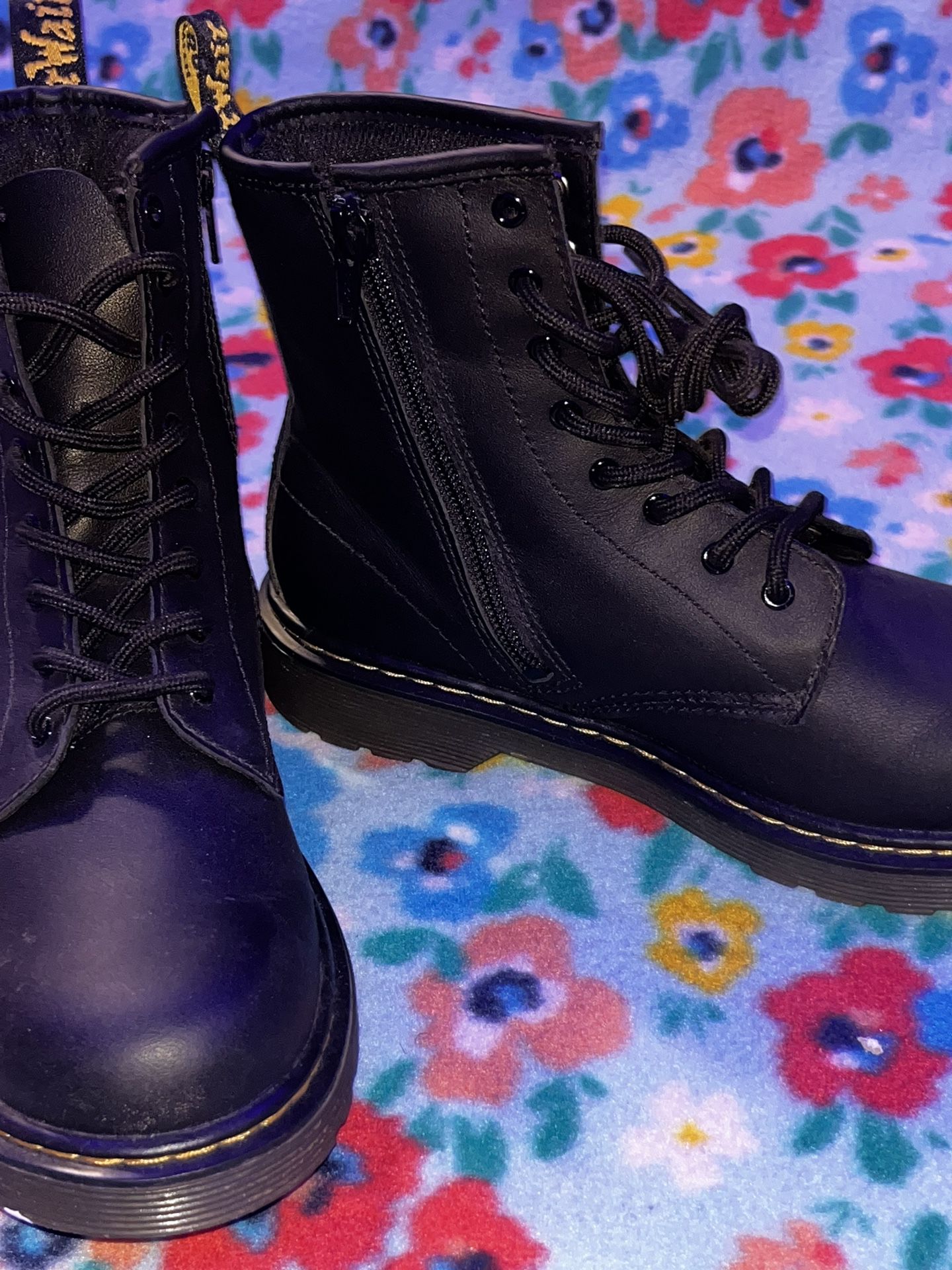 Dr Martens Smooth Leather Lace Up Color Black 
