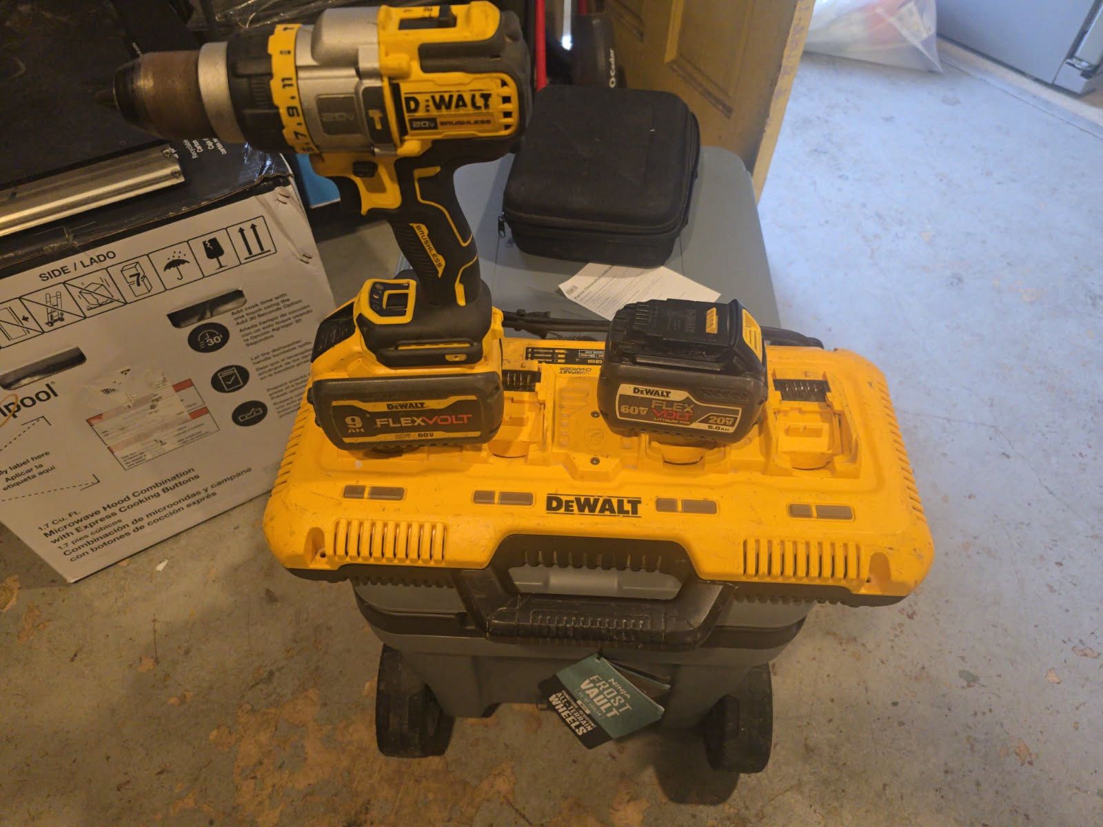 Dewalt hammer drill w/charger and batteries