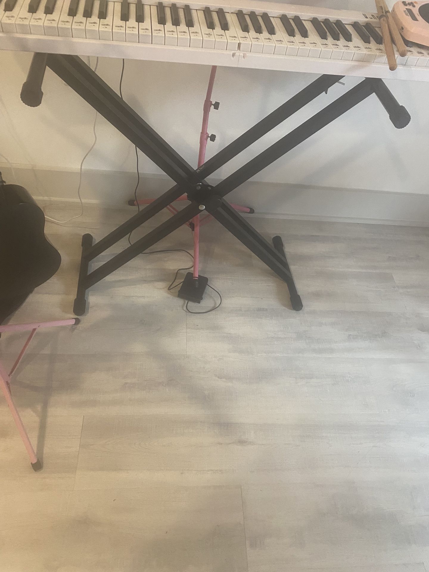 Piano Stand $5