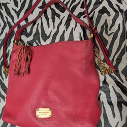 Michael Kors Coral Pebble Shouder Bag With Strap.