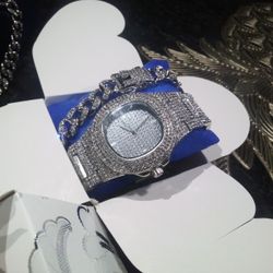 Millionaire Executive Rapper Heavy Resizable Watch Long Lasting Lab Diamond 18" Short Chain Set New
Pick up near the perimeter Mall🥰