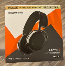 SteelSeries Arctis 7 wireless gaming headset.
