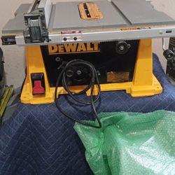 DeWalt DW744  Corded 10" In 15A Table Saw In Good Working Condition 