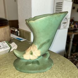 1930s Cornucopia Horn Vase