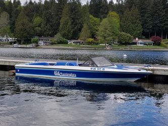 Ski boat