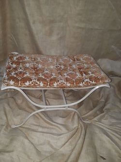 Antique vanity seatl