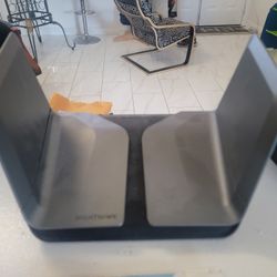 Nighthawk AX8