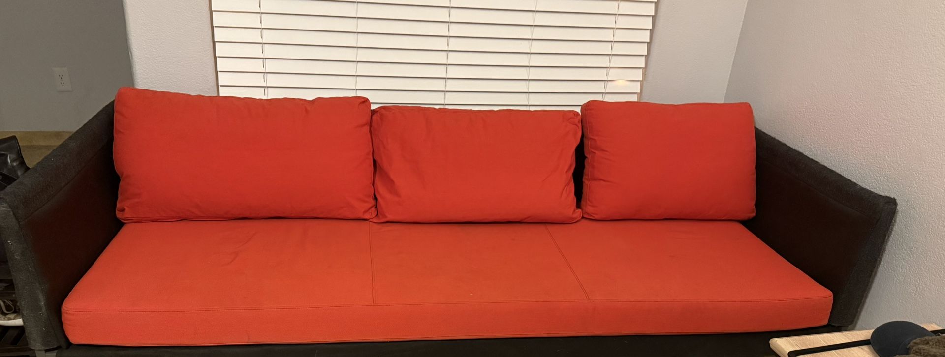 SINGLE SIZE FUTON/COUCH