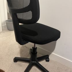 Black Mesh Office Chair – Adjustable & Rolling
