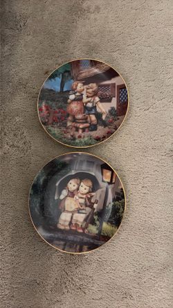 2 MJ Hummel plates new in box