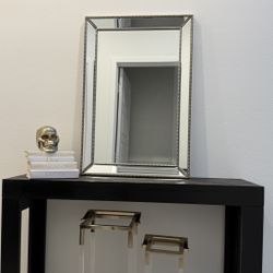 Entry Table ( MIRROR NOT INCLUDED)