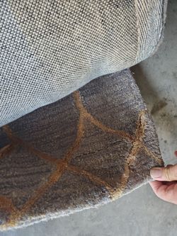 Free rug  5.5 ft x 8.5 ft