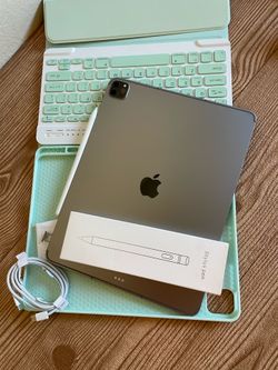 iPad Pro 12.9” (M2 chip / 2022 model) 6th Generation WiFi + 5G cellular with  keyboard, & Accessories