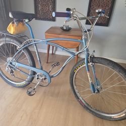 SELLING 3 bikes and ALL parts Schwinn Vintage cruiser mtb road bmx completed and parts All this for 300$ Have to fix my car  This is an awesome bundle