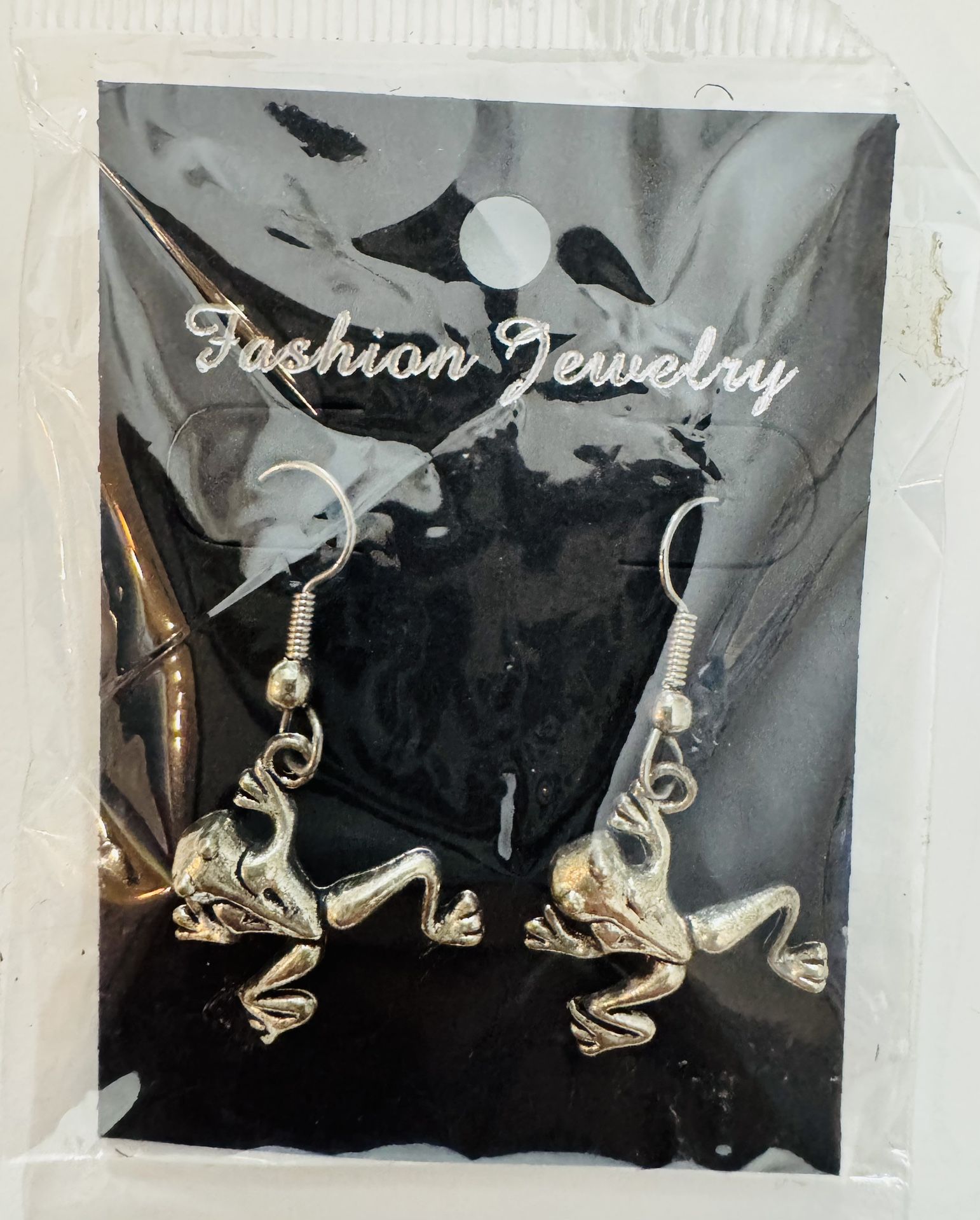 NEW Tree Frog Silver Dangle Earrings $10 