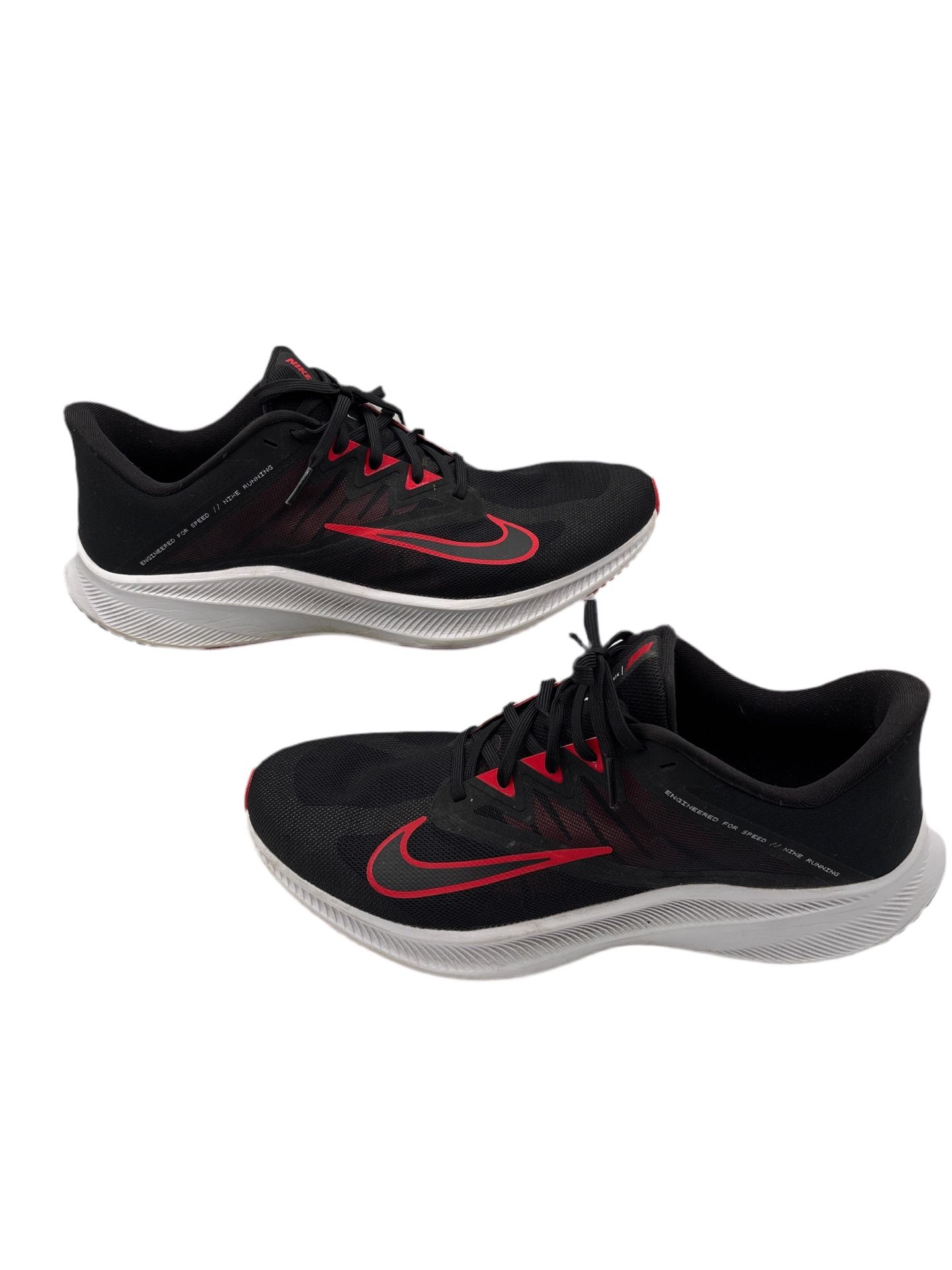 MENS NIKE QUEST 3 SNEAKERS