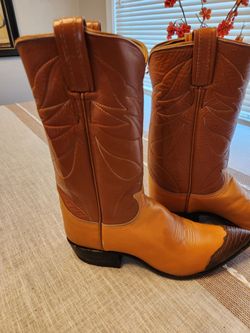 Vintage Tony Lama two-tone western boots 7.5 gold label