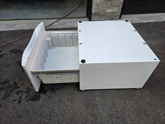 Whirlpool 15.5 inch storage pedestal for washer or driver