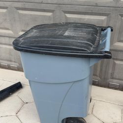 BOTE BASURA COMMERCIAL PRODUCTS BRUTE 50 Gal.