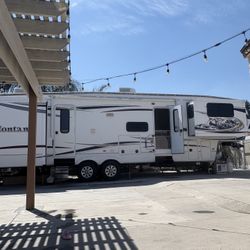 2012 Montana 40ft 5th Wheel Trailer 