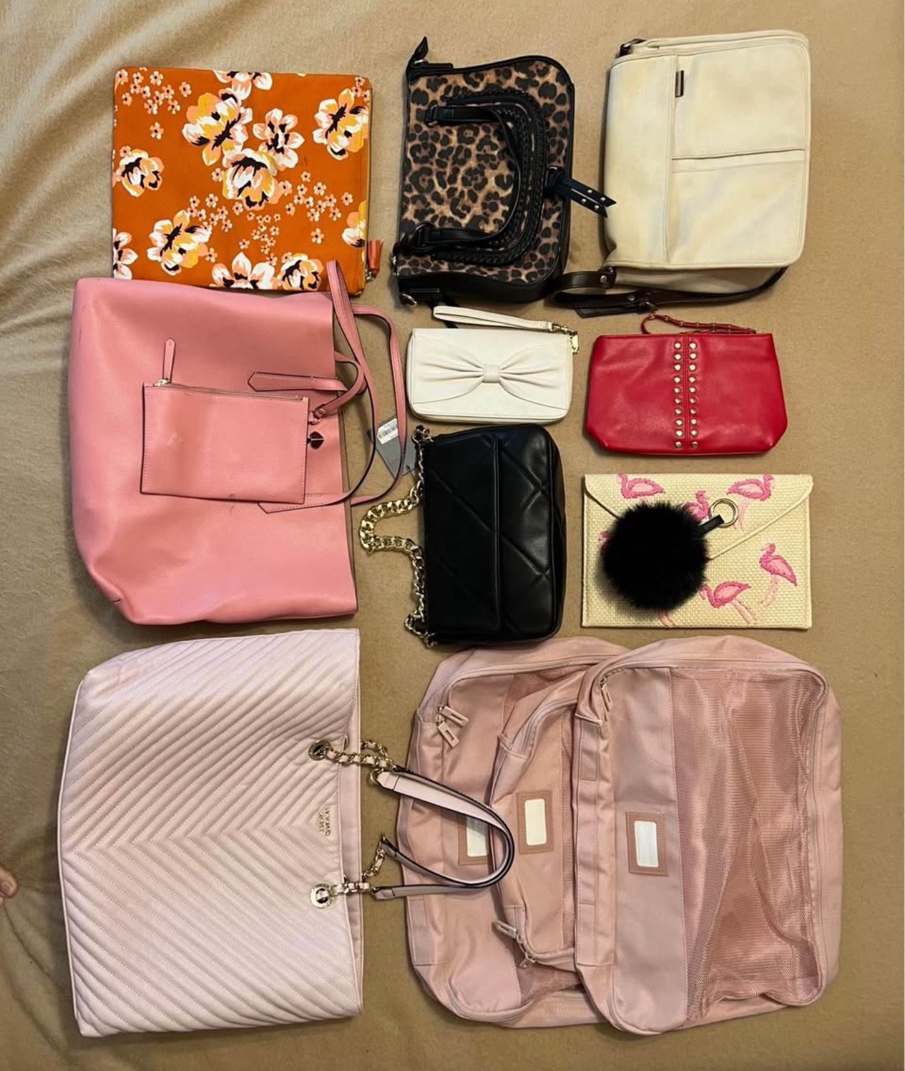 ⭕️ 13 Pre-Owned Women's Bags and Clutches