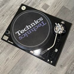 Technics SL-1210M5G Turntable w/ Stanton 680-II Cartridge