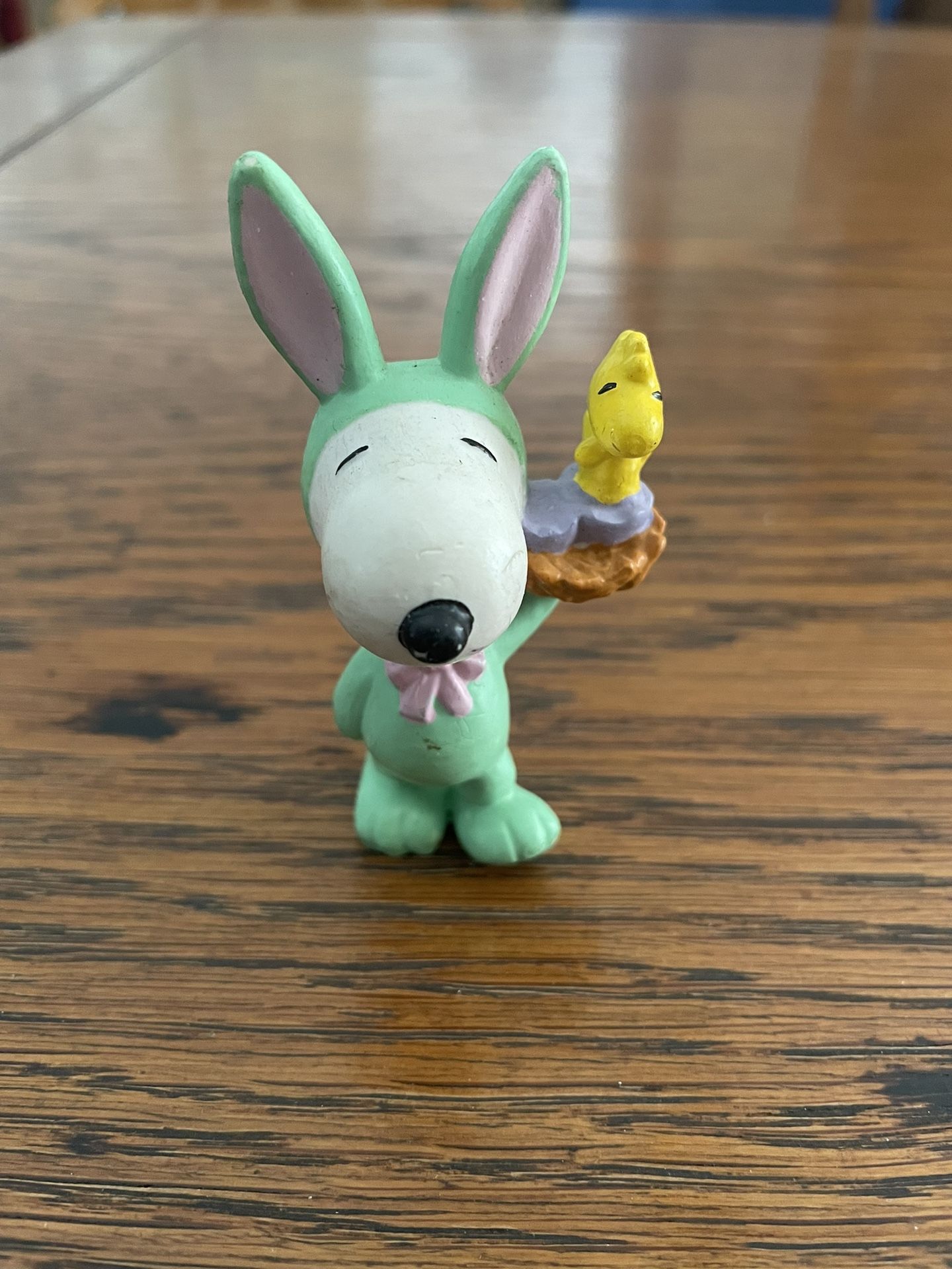 Snoopy Easter Them Figure