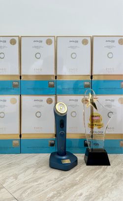 Avologi ENEO Totale Blu Skin Rejuvenation Device red light therapy