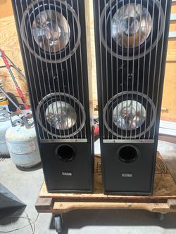 Vintage dogg speakers