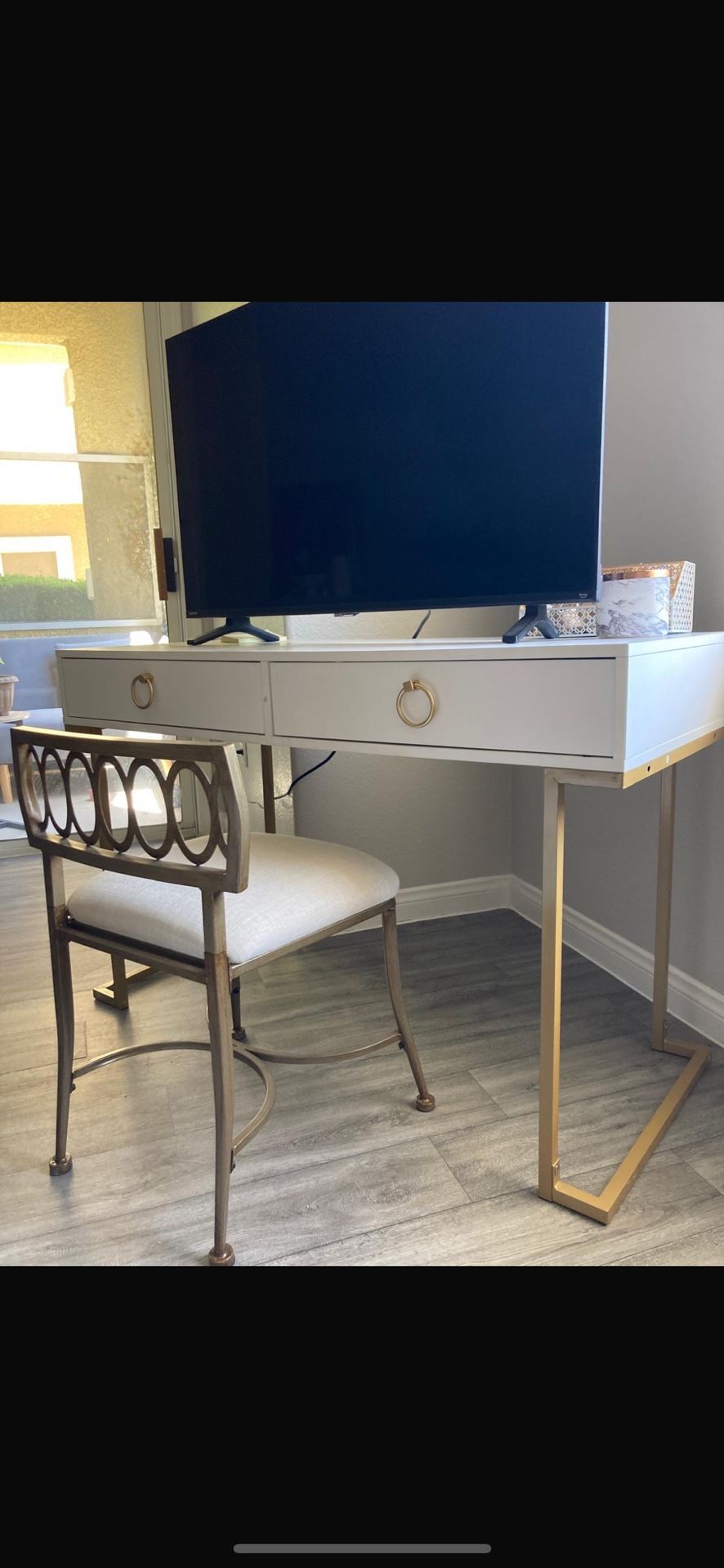 Nice Make Up Table and Chair