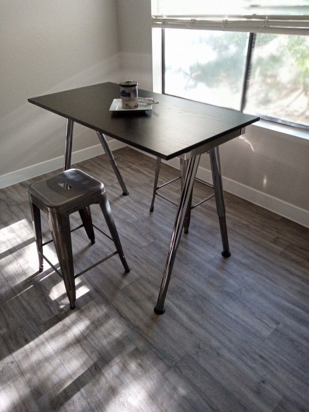 Modern Table & Stools