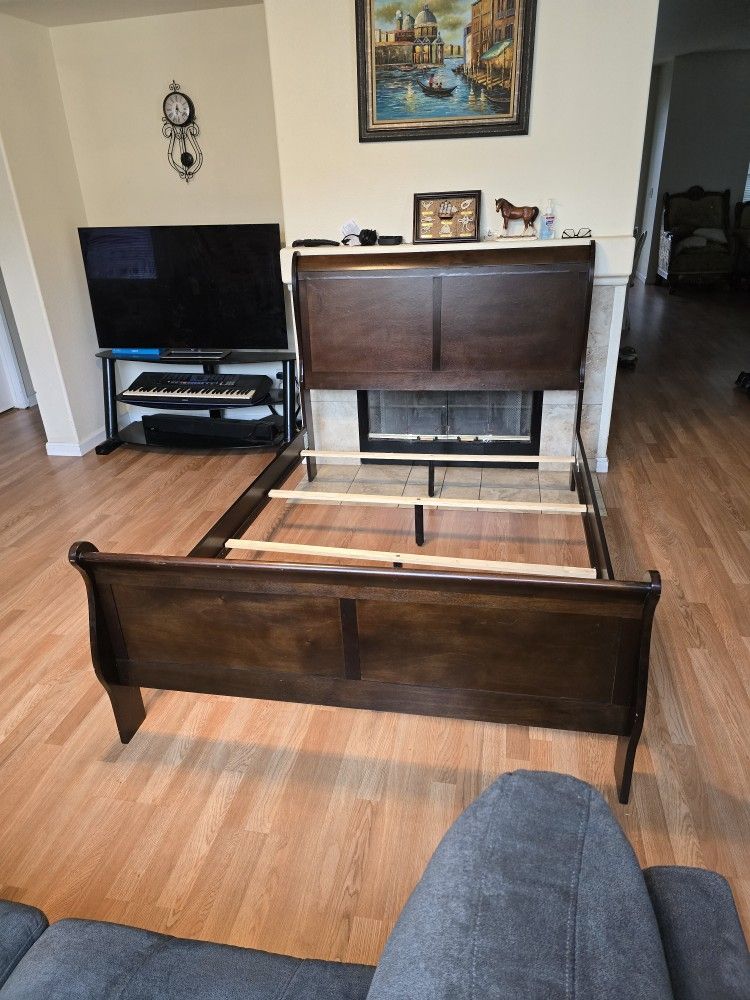 Coaster Louis Philippe Full Sleigh Bed