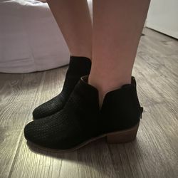 Black ankle boots, 7