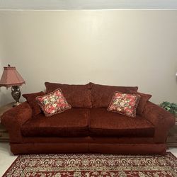 Three seat sofa With 4 throw pillows
