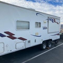 25ft Tahoe Trailer Camper Brown inside And white Outside 