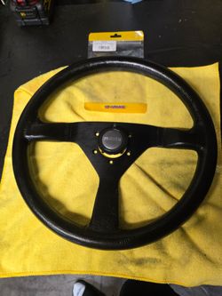 Momo Steering Wheel 350mm With Momo Button clean parts