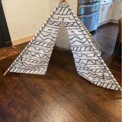 Kids Room Tee Pee.....