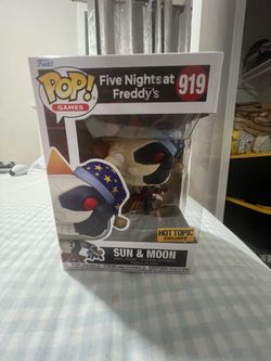 Funko Pop! Games: Five Nights at Freddy's – Sun & Moon #919 (Hot Topic Exclusive)