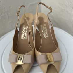 Salvatore Ferragamo Women Peep Toe Heels 7.5 Nude Tan Patent Leather 95mm Pump