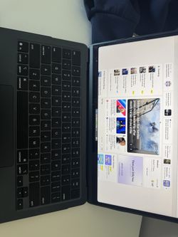 MacBook Air 13" M4 (2025) 16GB/512GB Midnight – Like New + Extras