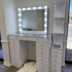 Amazing Makeup Vanity Mirror And Table Set! SEE DESCRIPTION 