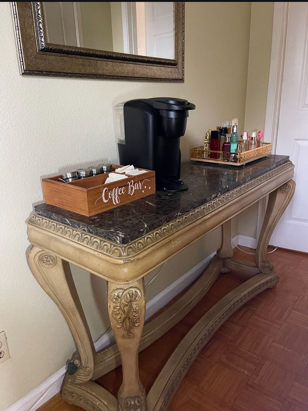 Mirror and console table Marble