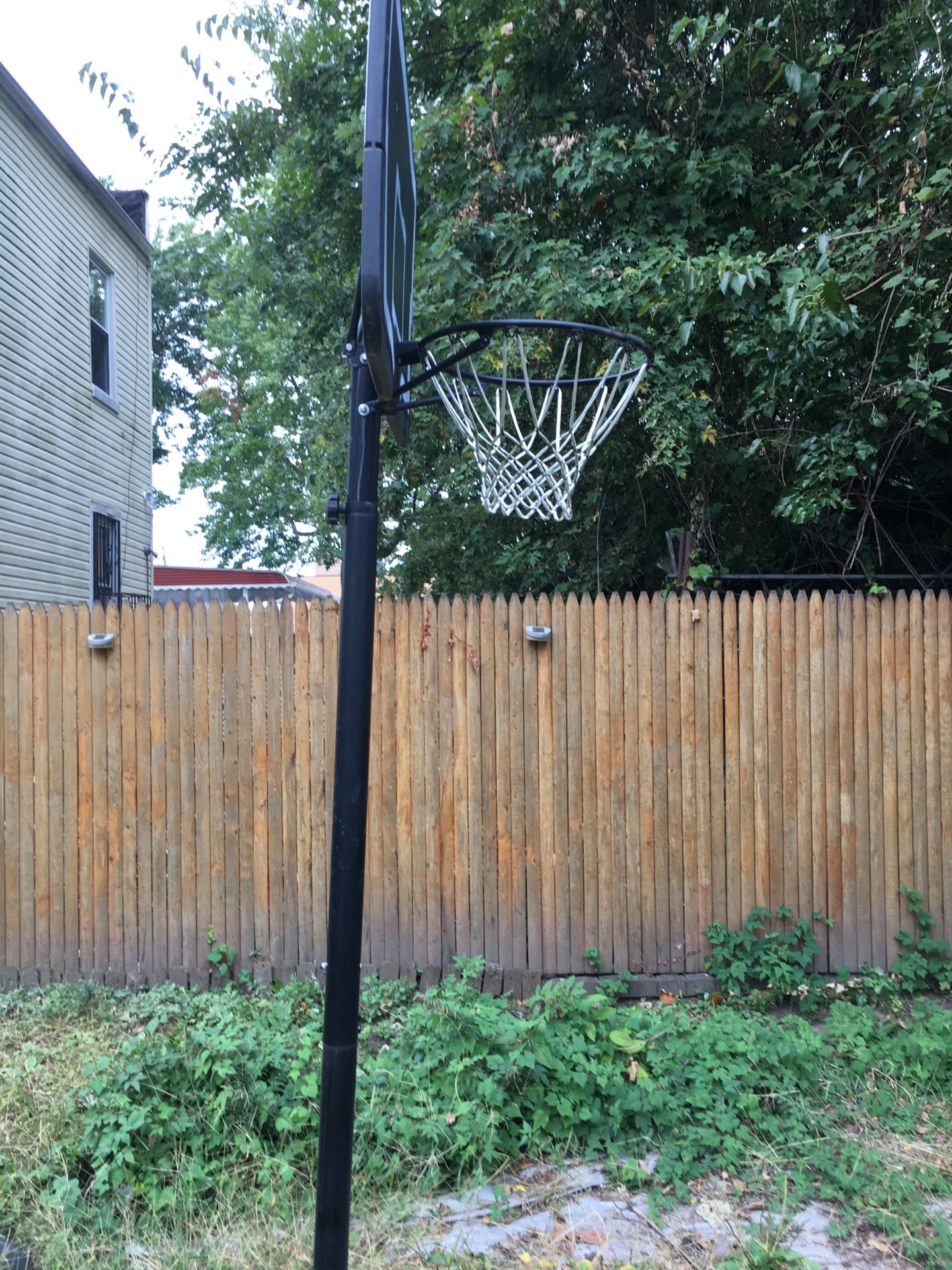 Basketball poll with net. Base included
