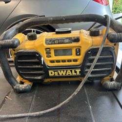 DEWALT DC012 Radio 