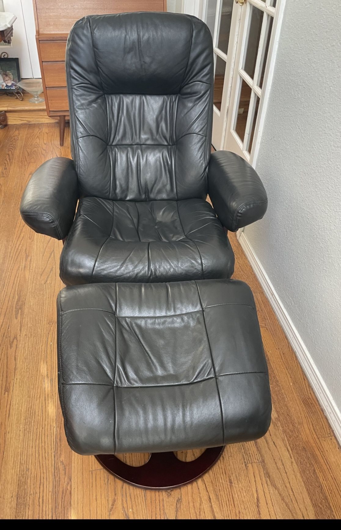 Lane Furniture Stressless Leather Recliner Chair and Ottoman
