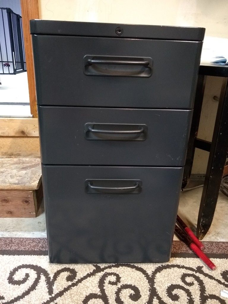 Metal File Cabinet 3- Drawer
