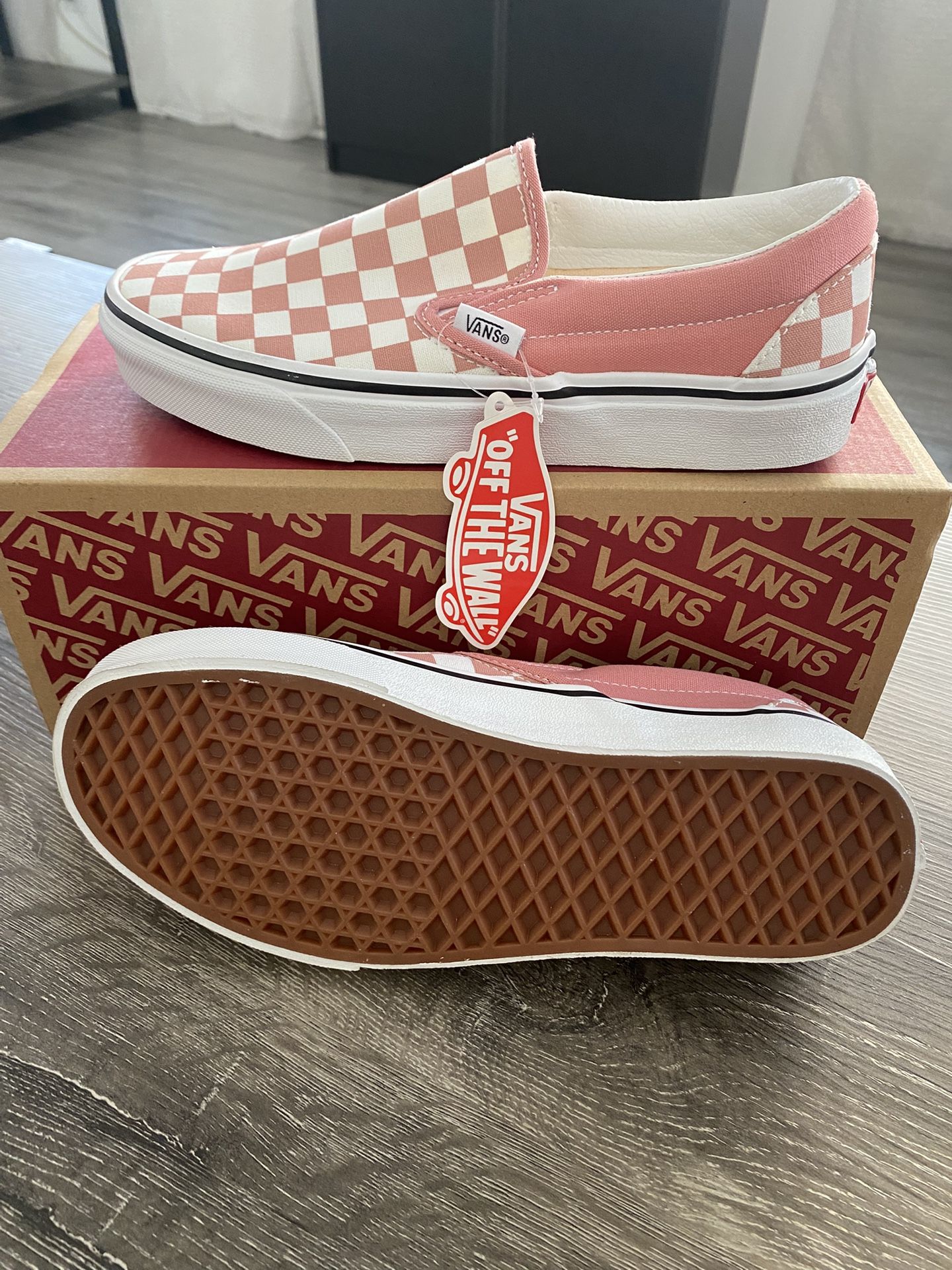 VANS (WOMEN’S) ROSETTE/WHITE