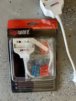 Gigaware CAT5E/Ethernet Splitter/Combiner 