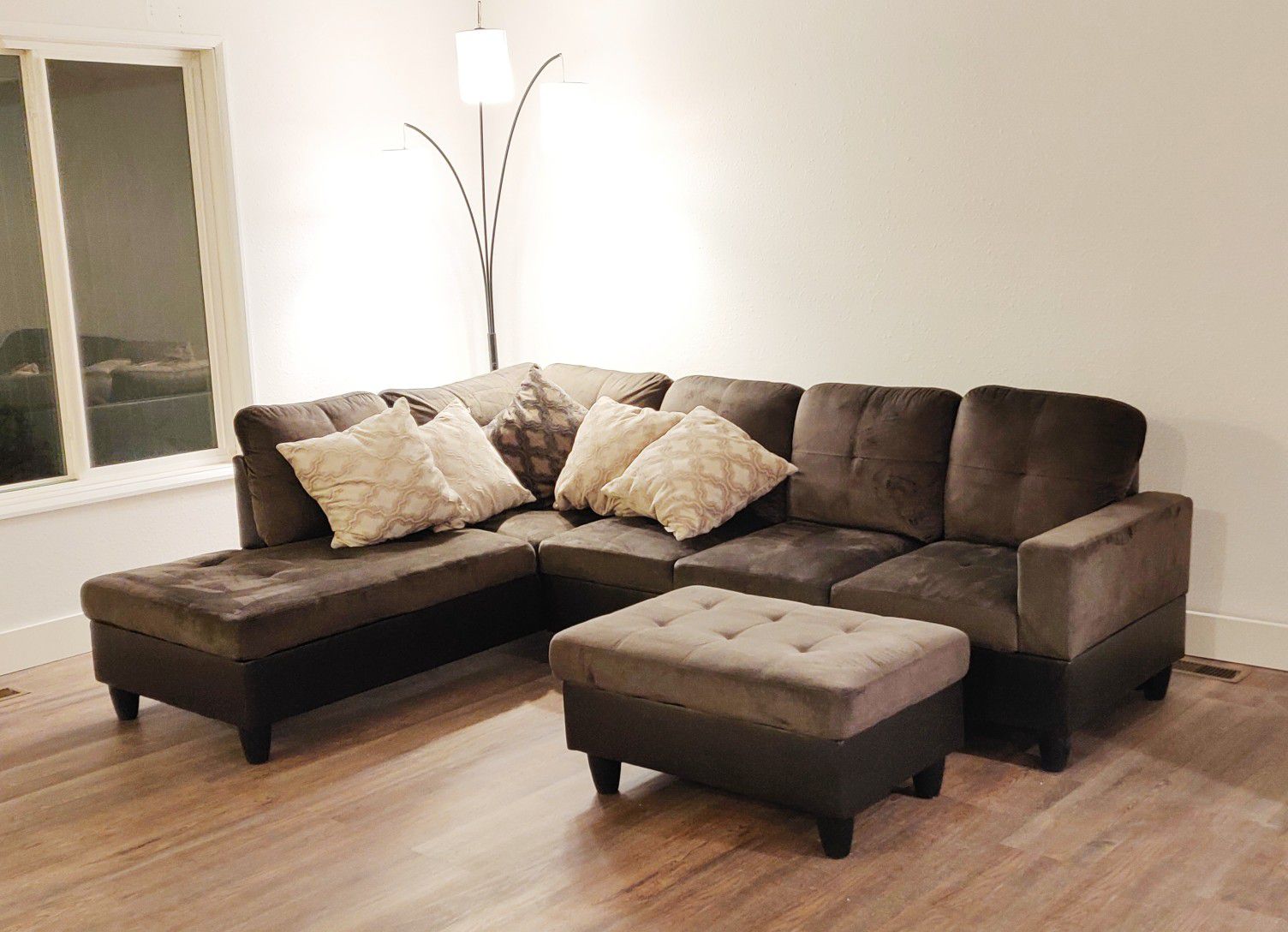 Sectional sofa with ottoman